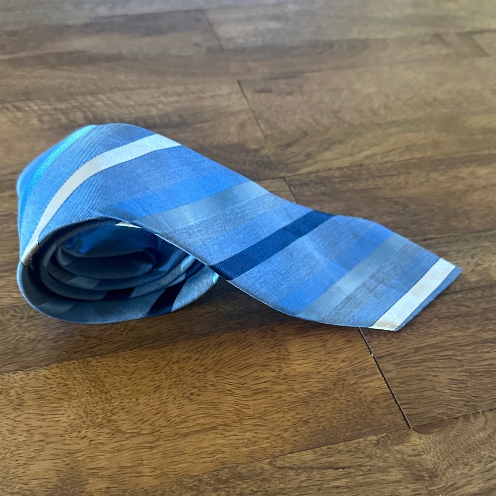Surrey Elegant Blue Striped Men's Tie
